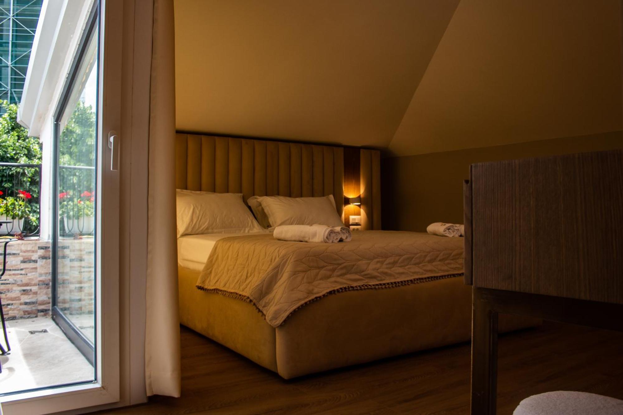 Vila Koja Boutique Hotel Тирана Екстериор снимка