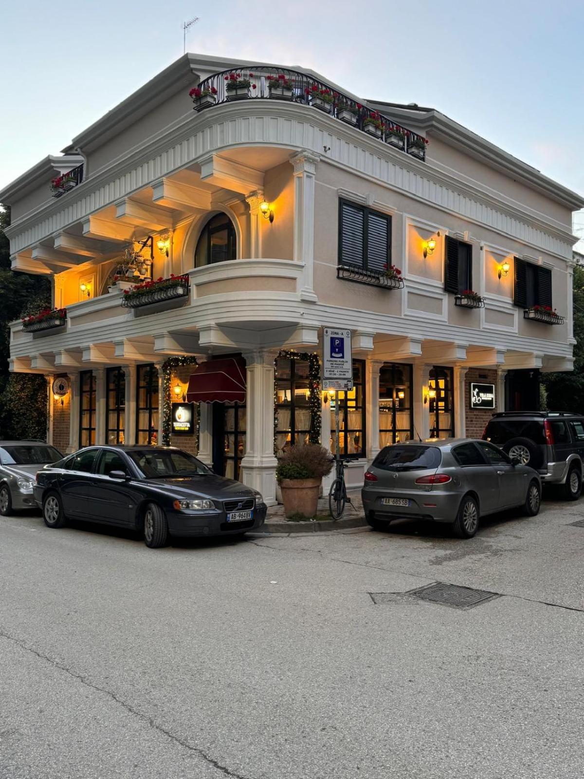 Vila Koja Boutique Hotel Тирана Екстериор снимка