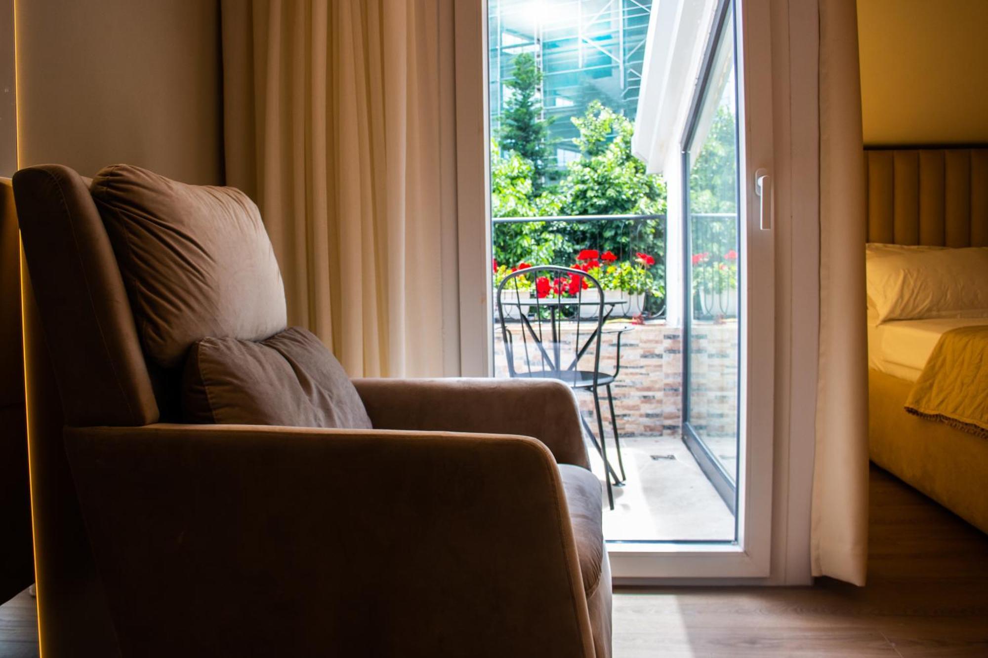Vila Koja Boutique Hotel Тирана Екстериор снимка